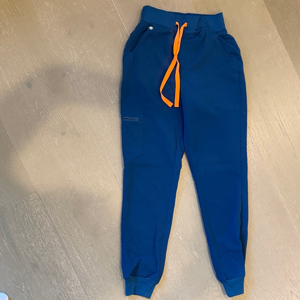 FIGS Women’s High Waisted Zamora Scrub Jogger Pants